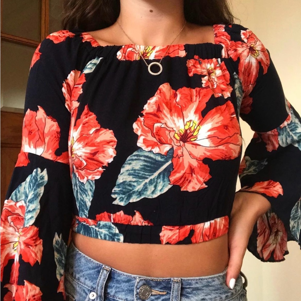 long sleeve crop top from Obscur 🌺 floral 💙🧡 size Small